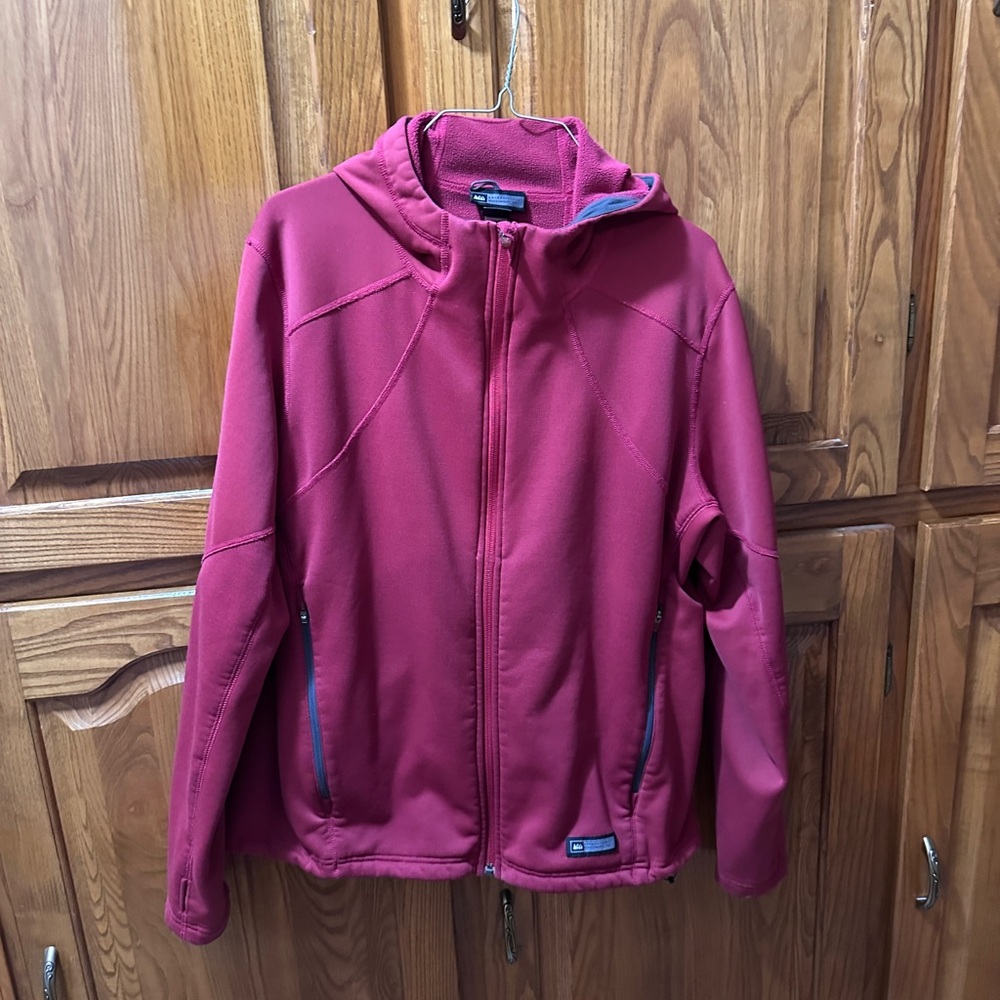 REI Red/burgendy Hooded Zipper Jacket‎ Pockets Ladies Size M-L (24” Pit to Pit)